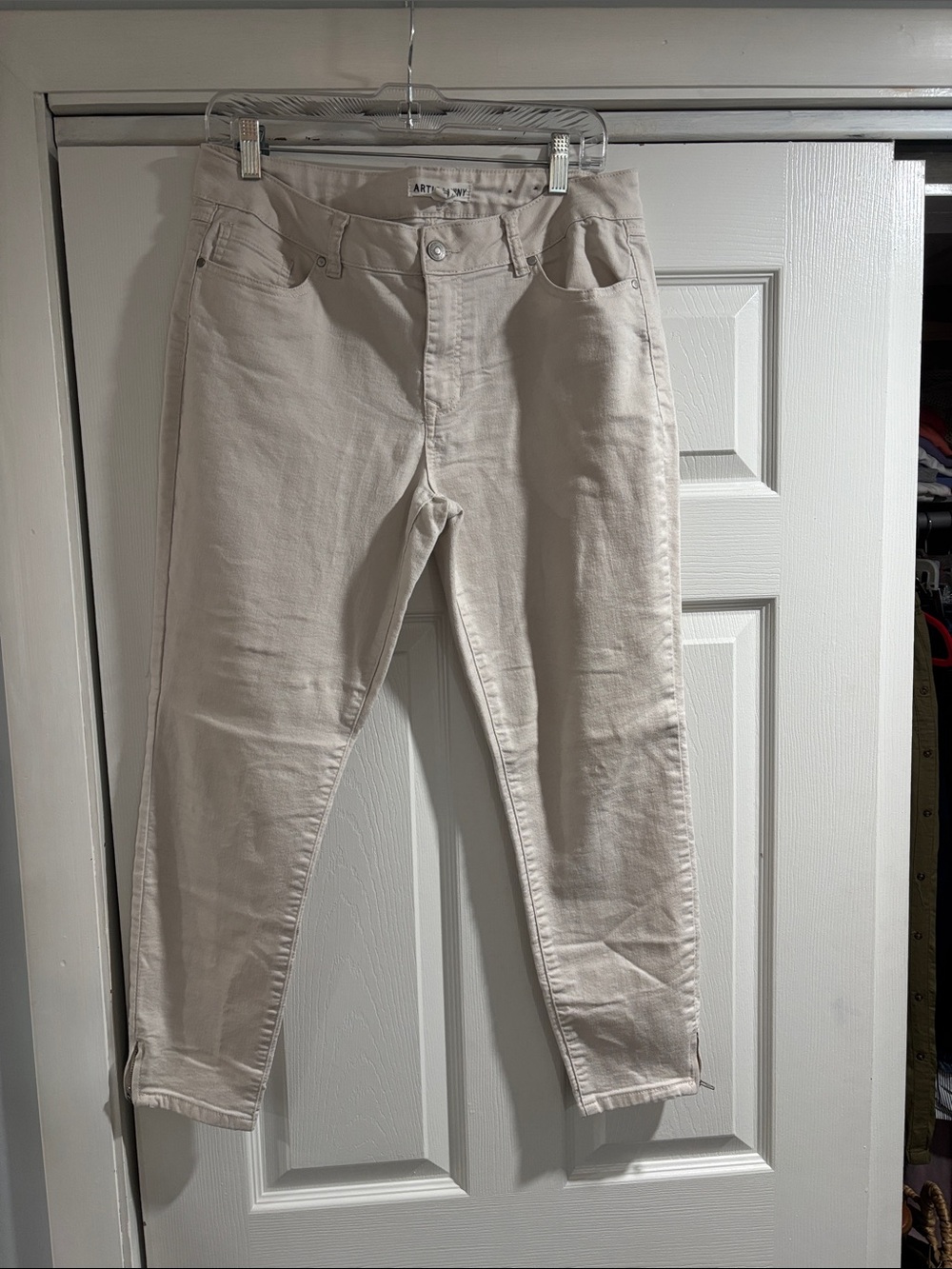 Artisan Ny Cream/Taupe Capris - Slim Tapered Women's Pants